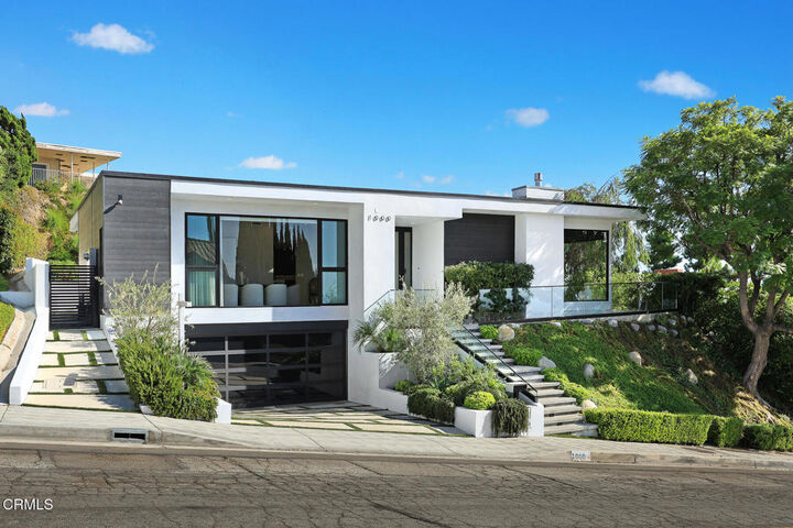 Property Photo: 1000 Avonoak Terrace CA 91206