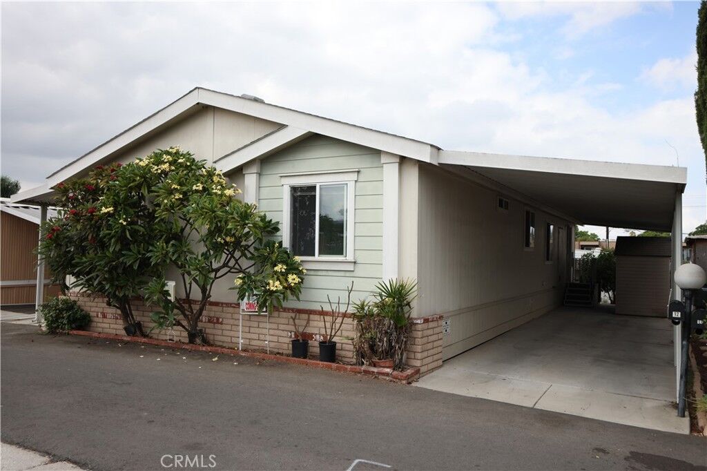 Property Photo:  5450 Paramount Blvd 12  CA 90805 