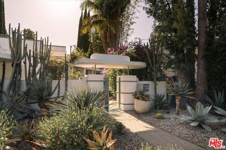 Property Photo:  947 N Martel Avenue  CA 90046 