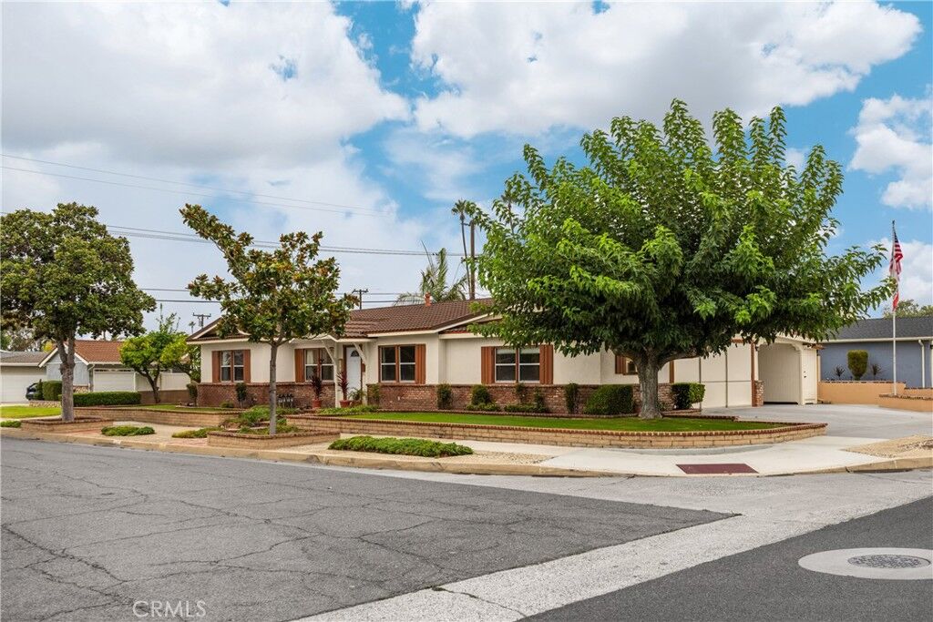 Property Photo:  2705 E Orange Grove  CA 92867 
