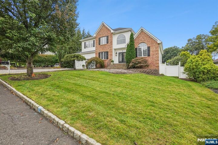 Property Photo:  18 Boulder Trail  NJ 07430 
