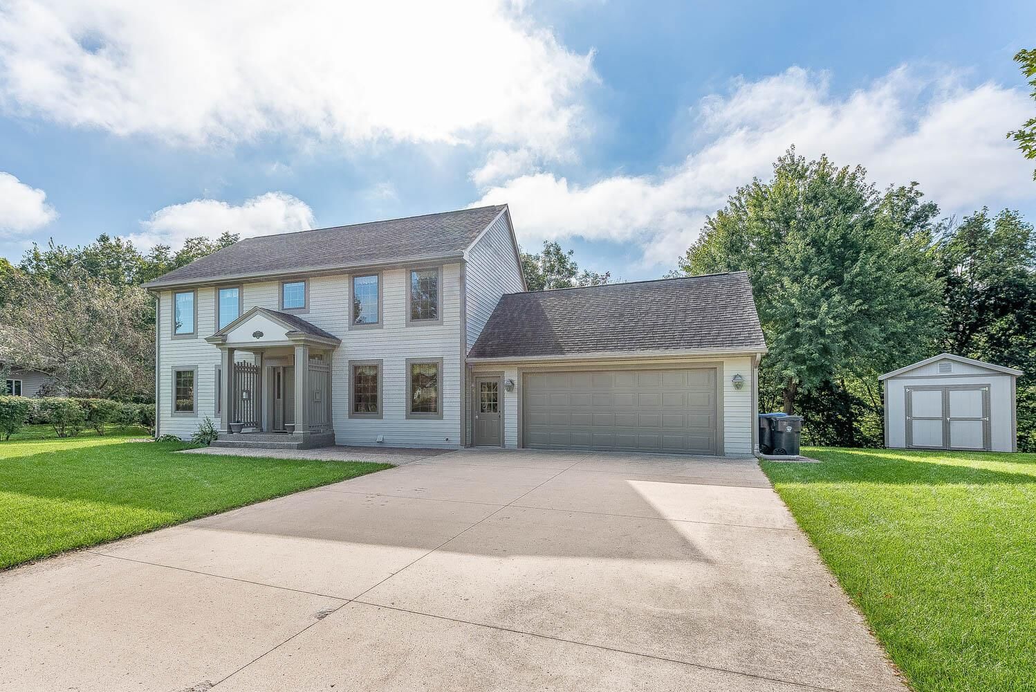 Property Photo:  208 Chancery Lane  MN 56001 