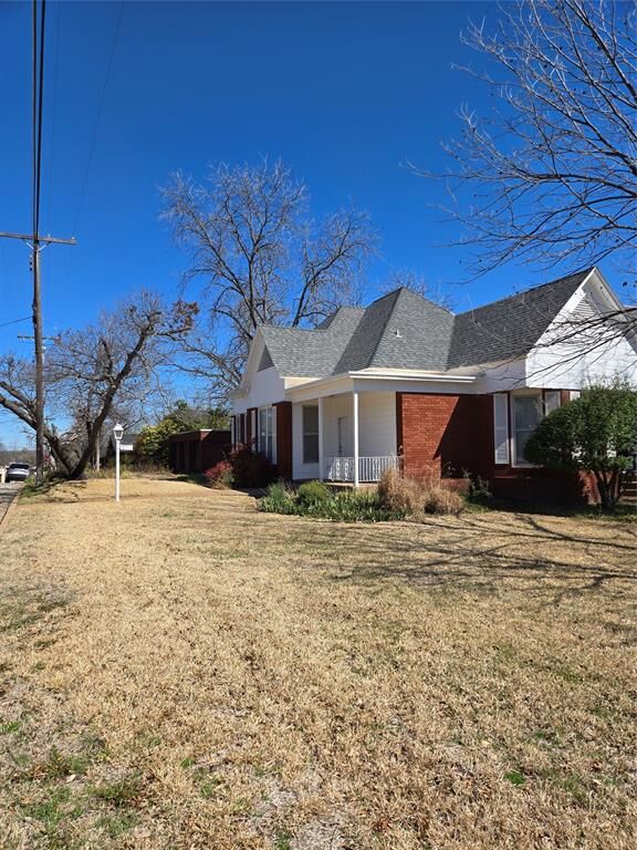 Property Photo:  514 W Baylor Street  TX 76086 