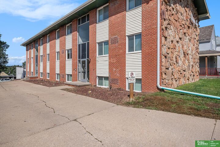 Property Photo:  4422 S 25 Street  NE 68107 
