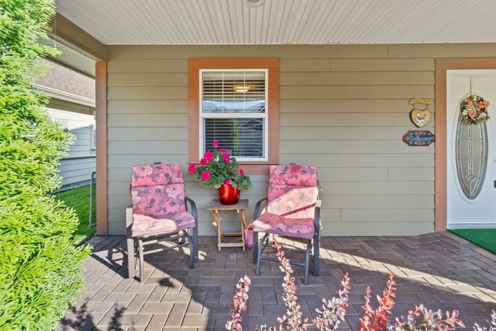 Property Photo:  1231 10 Street SW 3  BC V1E 0A5 