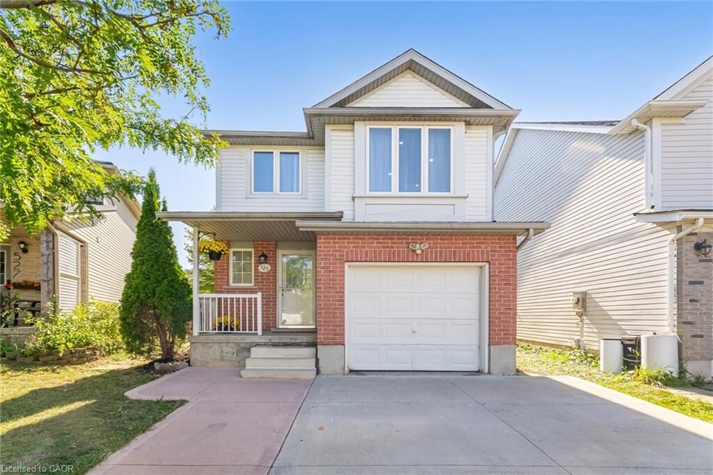 Property Photo:  525 Chablis Drive  ON N2T 2Y1 