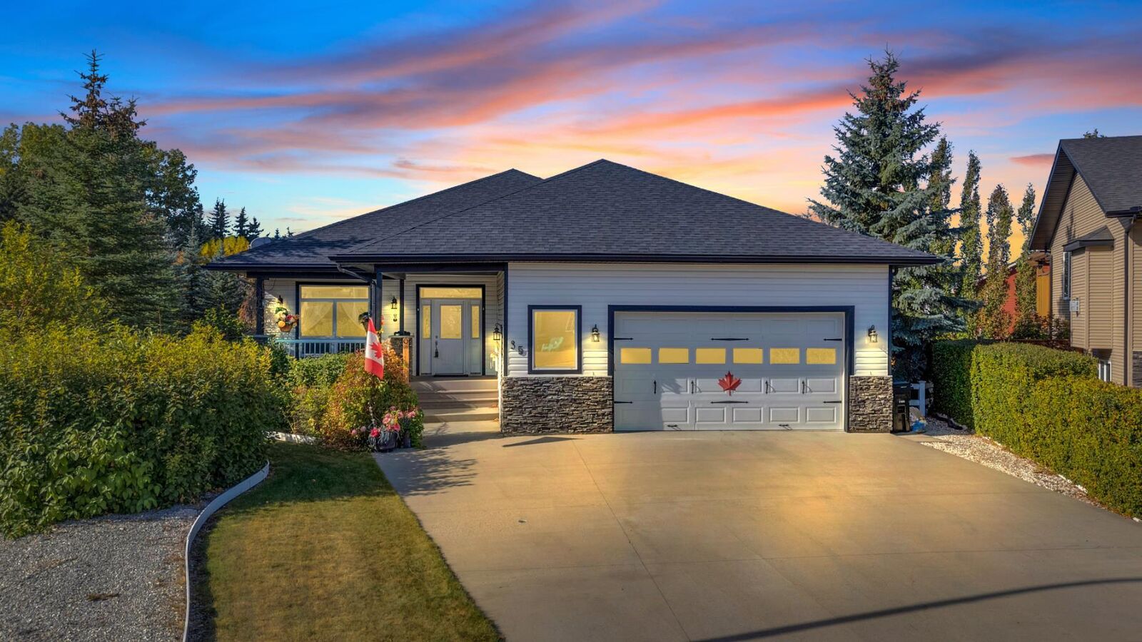 Property Photo:  35 Vantage Crescent  AB T4H 0B5 