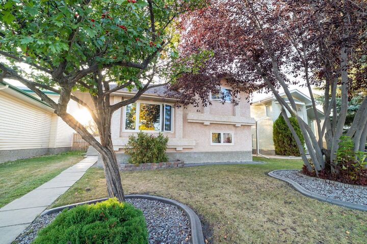 14 Edgington Avenue  Red Deer AB T4R 2K9 photo