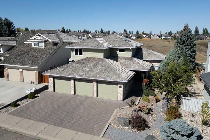 209 Coachwood Point W  Lethbridge AB T1K 6A7 photo