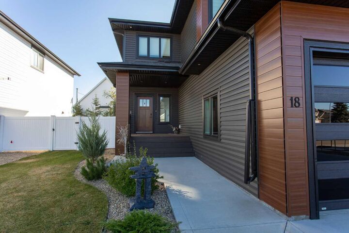 Property Photo:  18 Cameron Court  AB T4L 0K3 