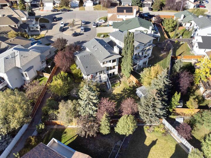 Property Photo:  315 Hawkland Place NW  AB T3G 3R4 