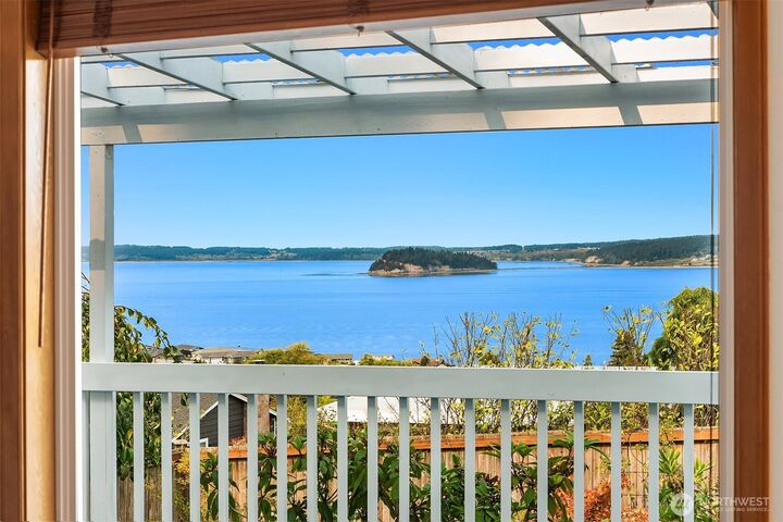 Property Photo:  1021 N Sunset Drive  WA 98282 
