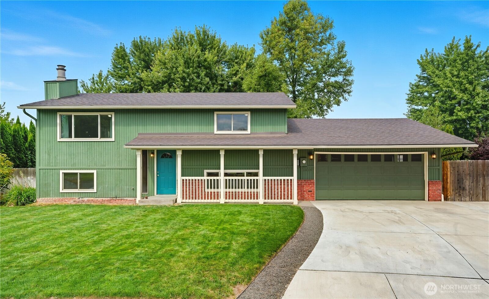 Property Photo:  1419 SE Independence Drive  WA 99324 