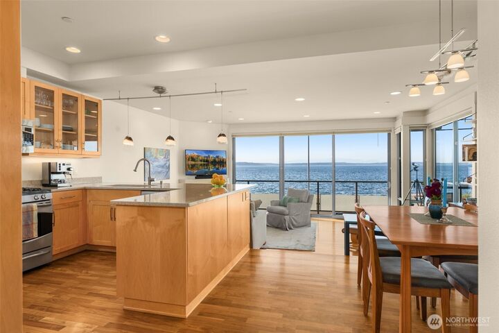 Property Photo:  1350  Alki Avenue SW 2N  WA 98116 