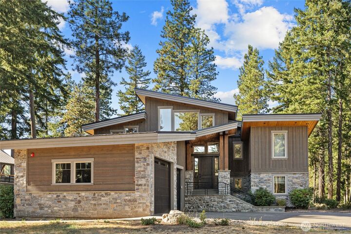 Property Photo:  890  Larkspur Loop  WA 98922 