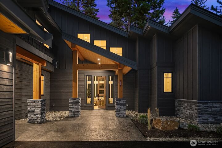 Property Photo:  220  Old Grove Trail  WA 98922 