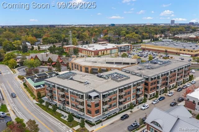 Property Photo:  2051 Villa Road 304  MI 48009 