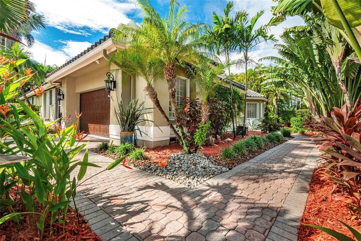 Property Photo: 1100 SW 156th Ave FL 33027
