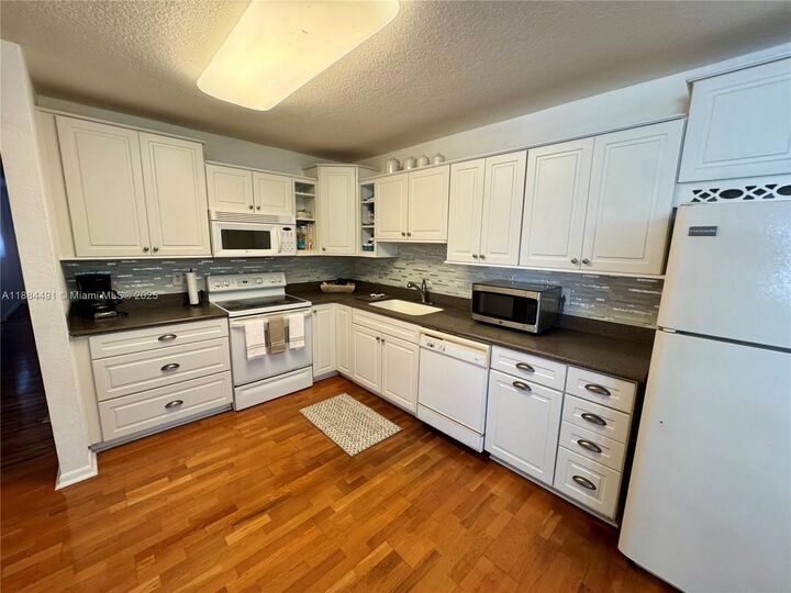 Property Photo: 4140 NW 110th Ave FL 33065