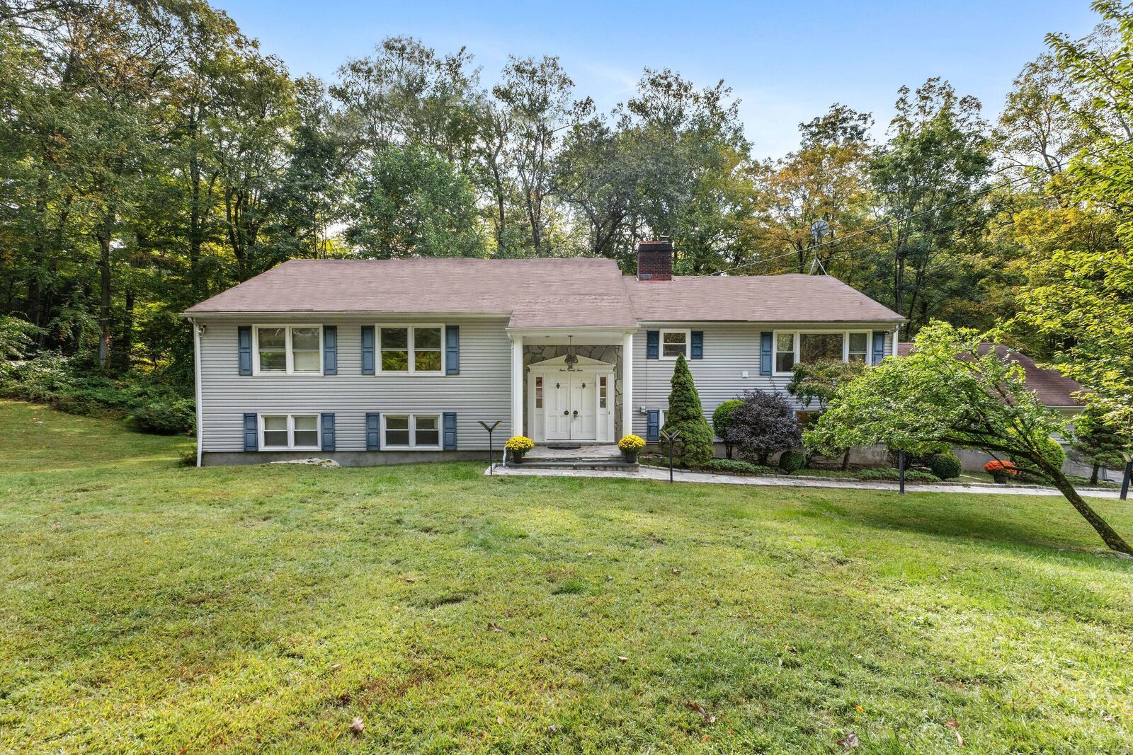 Property Photo:  494 Sawmill Road  CT 06903 