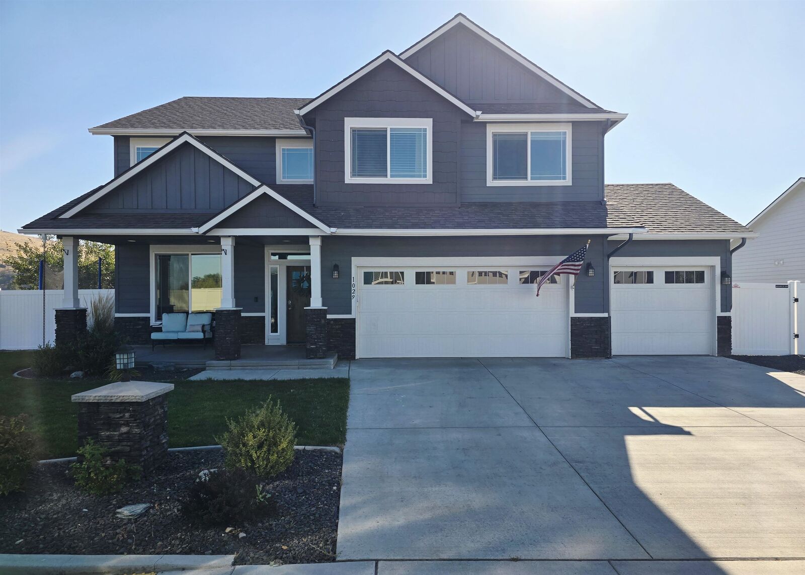 Property Photo:  1029 S Colonial Dr  WA 99016 