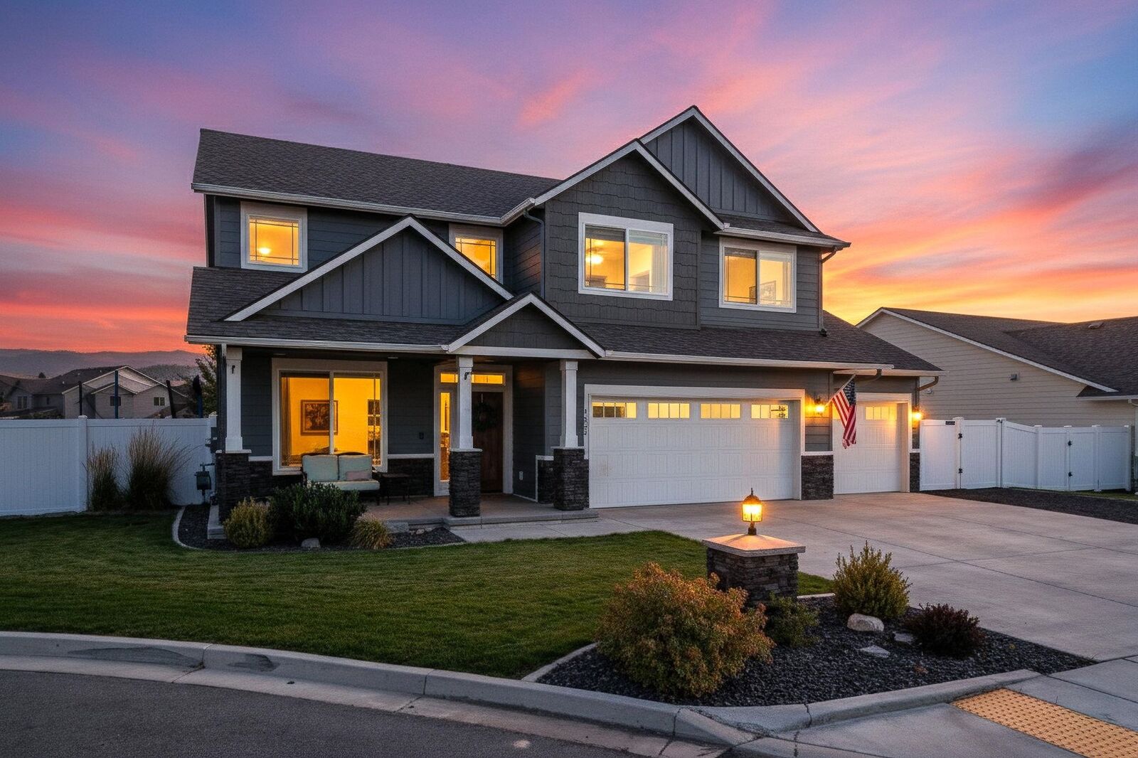 Property Photo:  1029 S Colonial Dr  WA 99016 