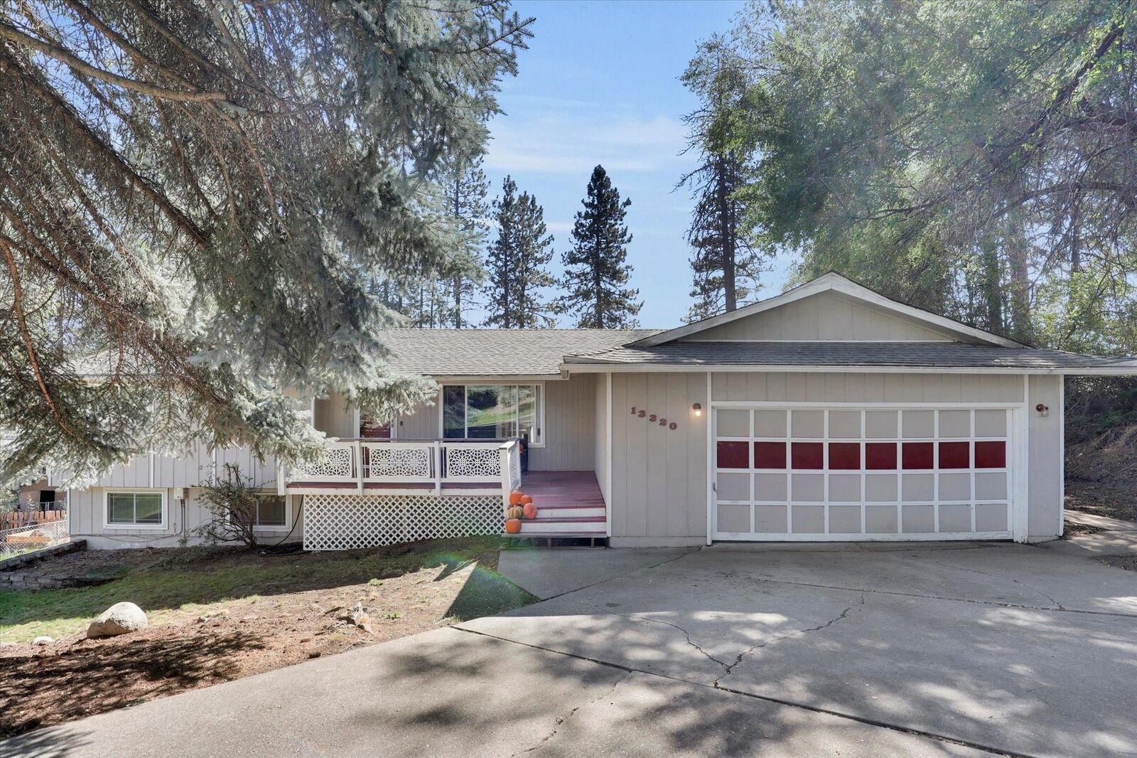 Property Photo:  13320 N Hillary Ct  WA 99021 