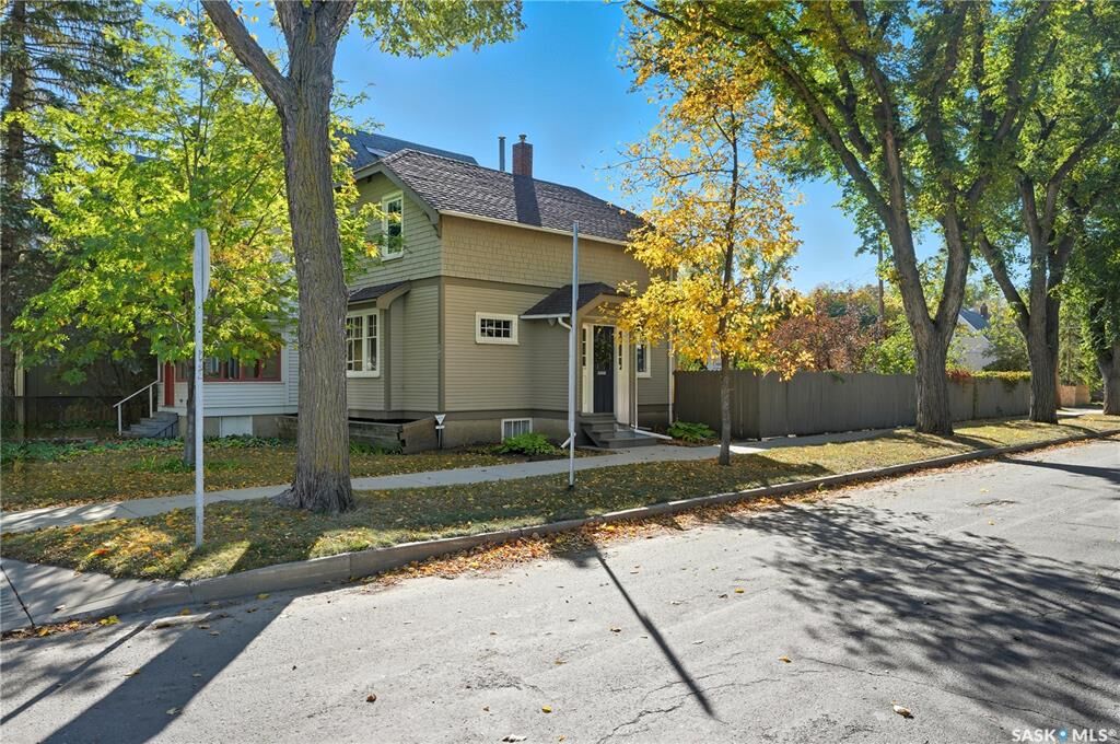 Property Photo:  502 Lansdowne Avenue  SK S7N 1E1 