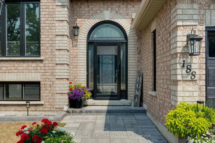Photo de la propriété:  188 Mapleton Avenue  ON L4N 8T6 