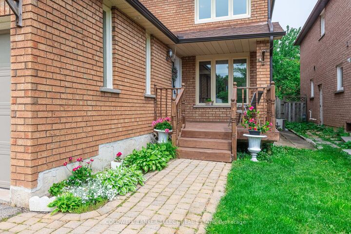 Photo de la propriété: 3445 Bertrand Road ON L5L 4G5