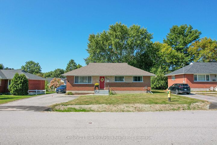 Property Photo:  773 McKay Avenue  ON P1B 7W2 