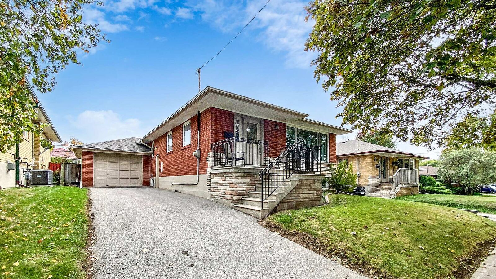 Photo de la propriété:  27 Grassington Crescent  ON M1G 1X4 