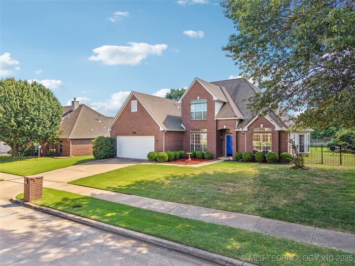 Property Photo: 1509 E Dover Street OK 74012