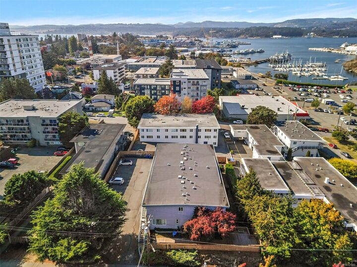 Property Photo:  642 Admirals Rd 302  BC V9A 2N7 