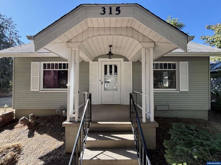 Property Photo: 315 16th St SE OR 97301
