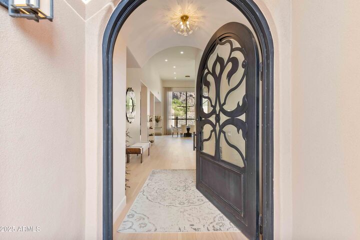 Property Photo:  5984 N Echo Canyon Drive  AZ 85018