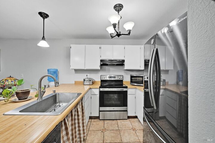 Property Photo:  48 Creek Court  CA 94931 