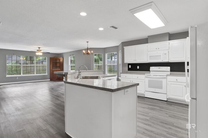 Property Photo:  118 Richmond Road  AL 36526 