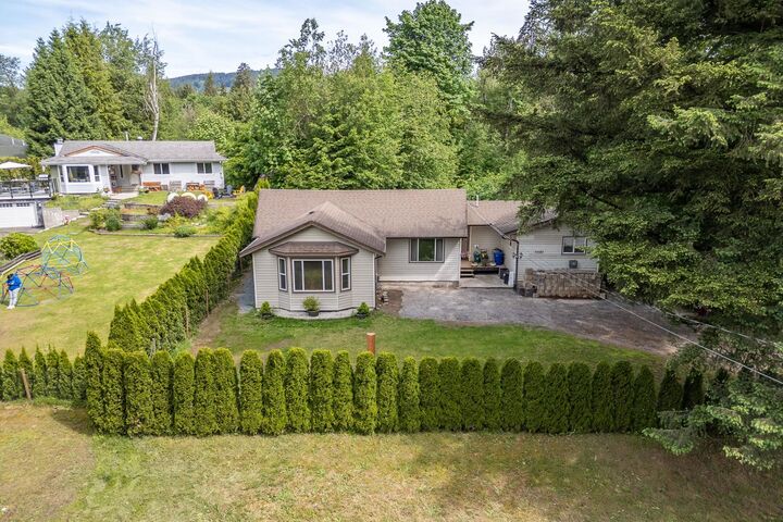 Property Photo: 33581 Dewdney Trunk Road BC V2V 6Y3