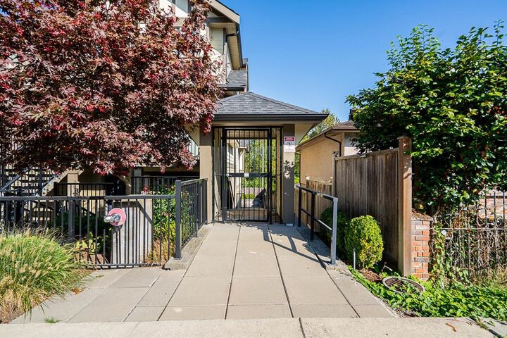 Photo de la propriété: 4033 Dominion Street 12 BC V5G 0C2