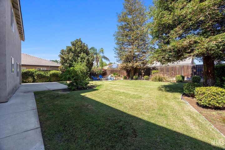 Property Photo: 11018 Sonoma Creek Court CA 93312