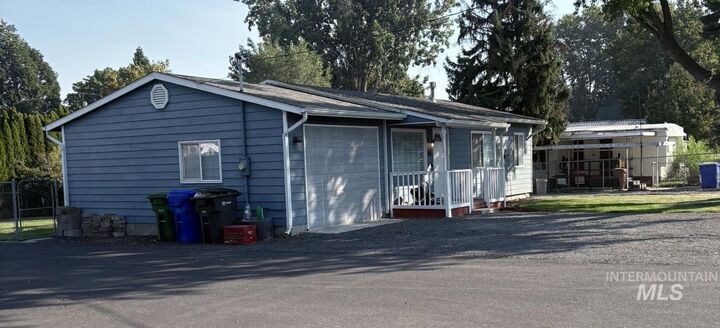 Property Photo:  811 Park Dr  ID 83501 