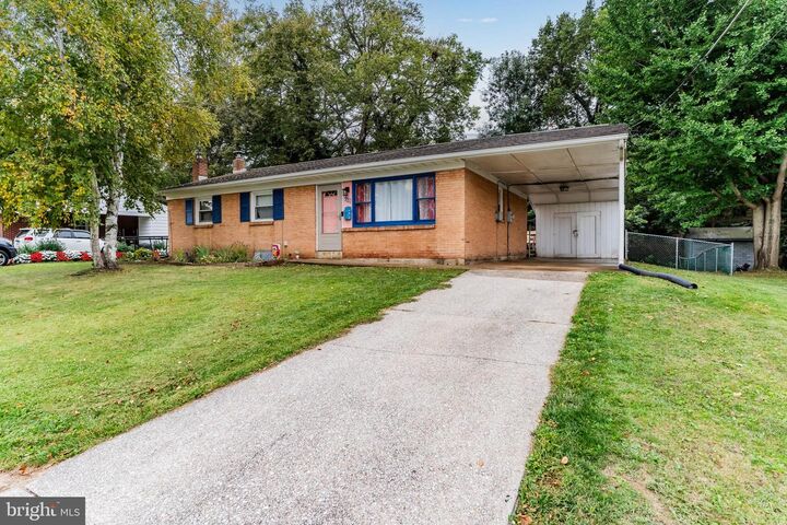 Property Photo: 920 W Foxcroft Drive PA 17011