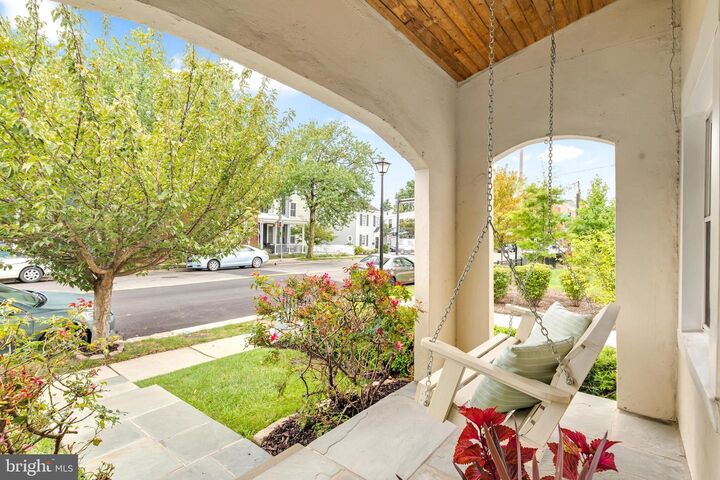 Property Photo:  909 Pendleton Street  VA 22314 