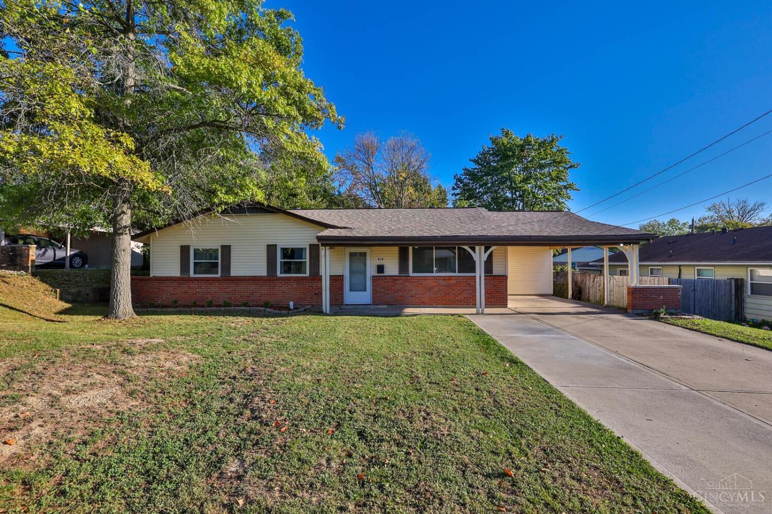 Property Photo: 918 Glasgow Drive OH 45240