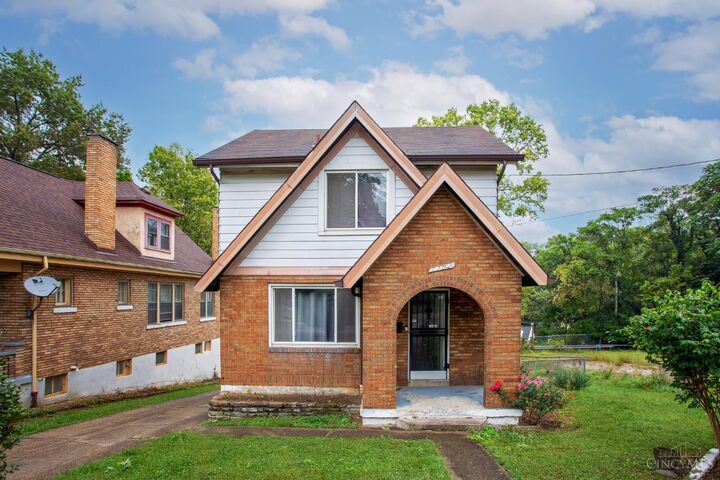 1702 Wyoming Avenue  Cincinnati OH 45205 photo