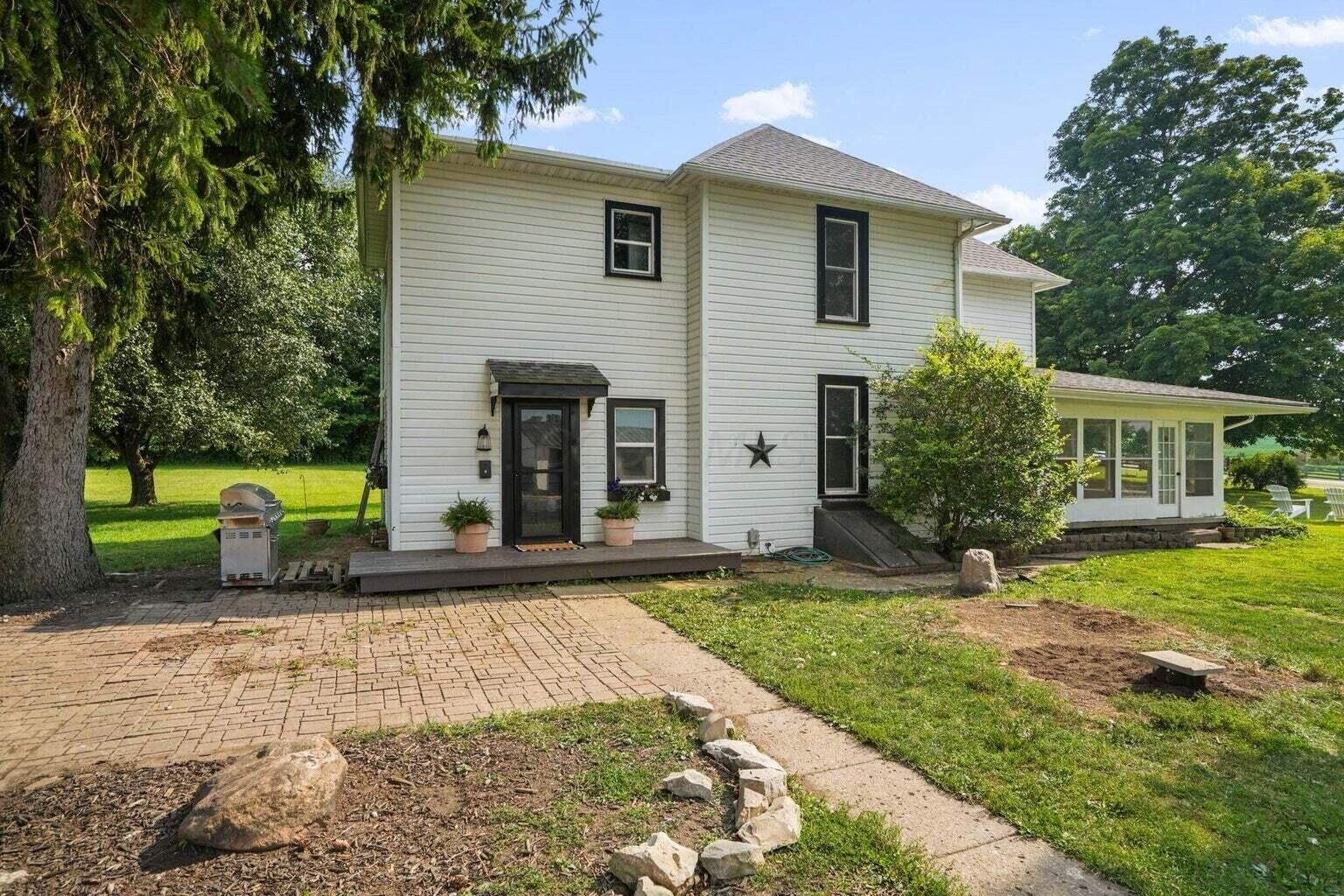 Property Photo:  10 Mt Zion NW Road  OH 43130 