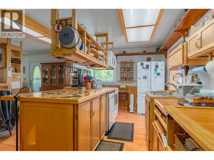 Property Photo:  2828 9th Avenue  BC V1N 2Z1 