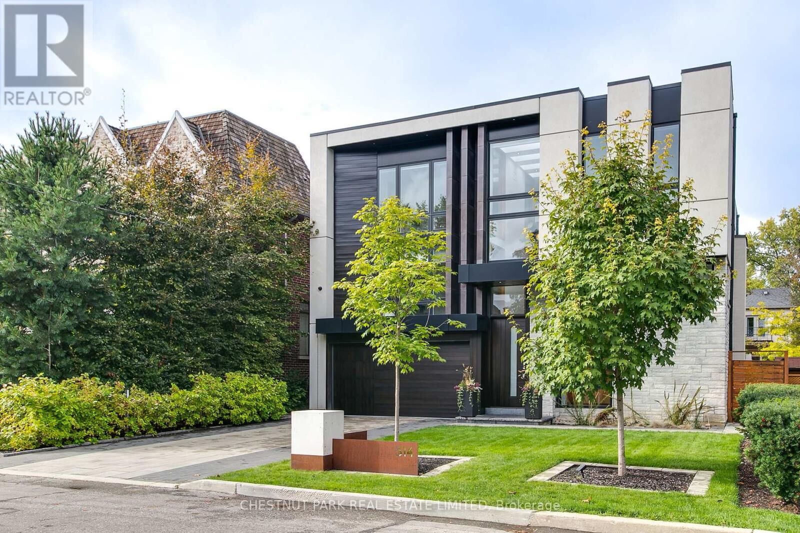 Photo de la propriété:  514 Douglas Avenue  ON M5M 1H5 