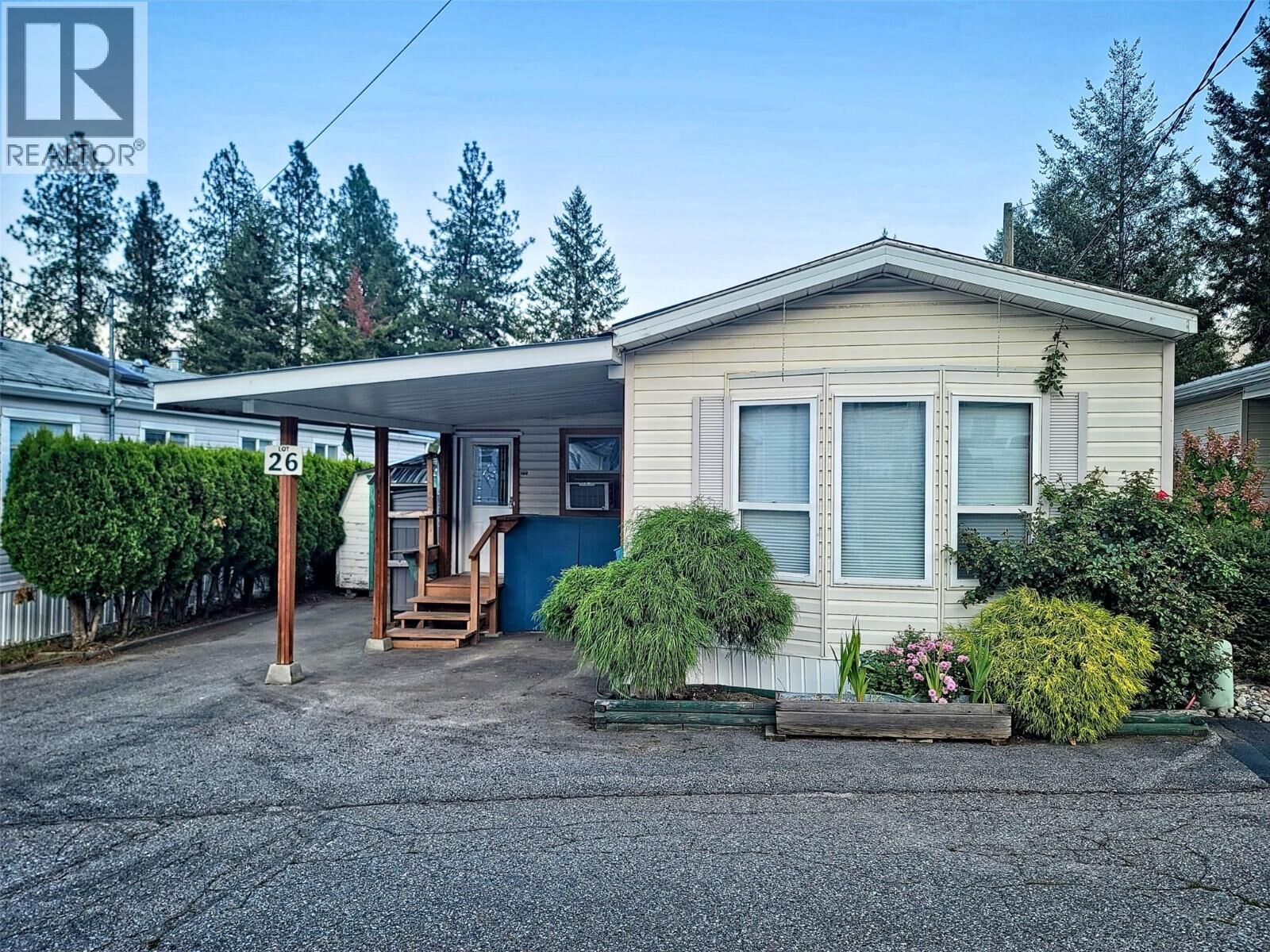 Property Photo:  1545 Columbia Avenue 20  BC V1N 1J1 
